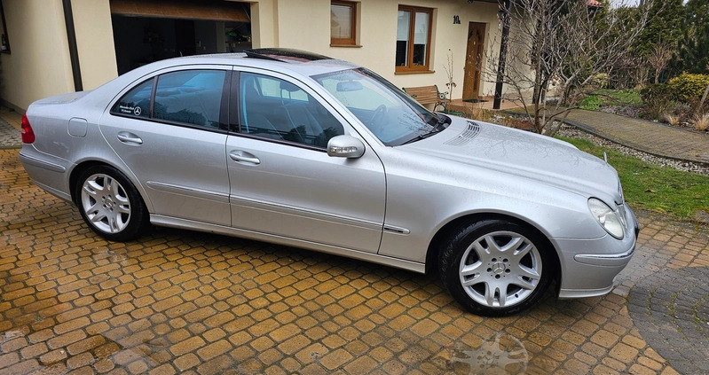 zagórz Mercedes-Benz Klasa E cena 29000 przebieg: 243000, rok produkcji 2004 z Zagórz